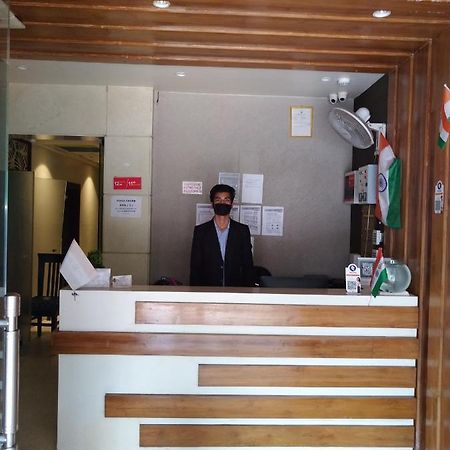 Hotel Megha Inn Lucknow Bagian luar foto