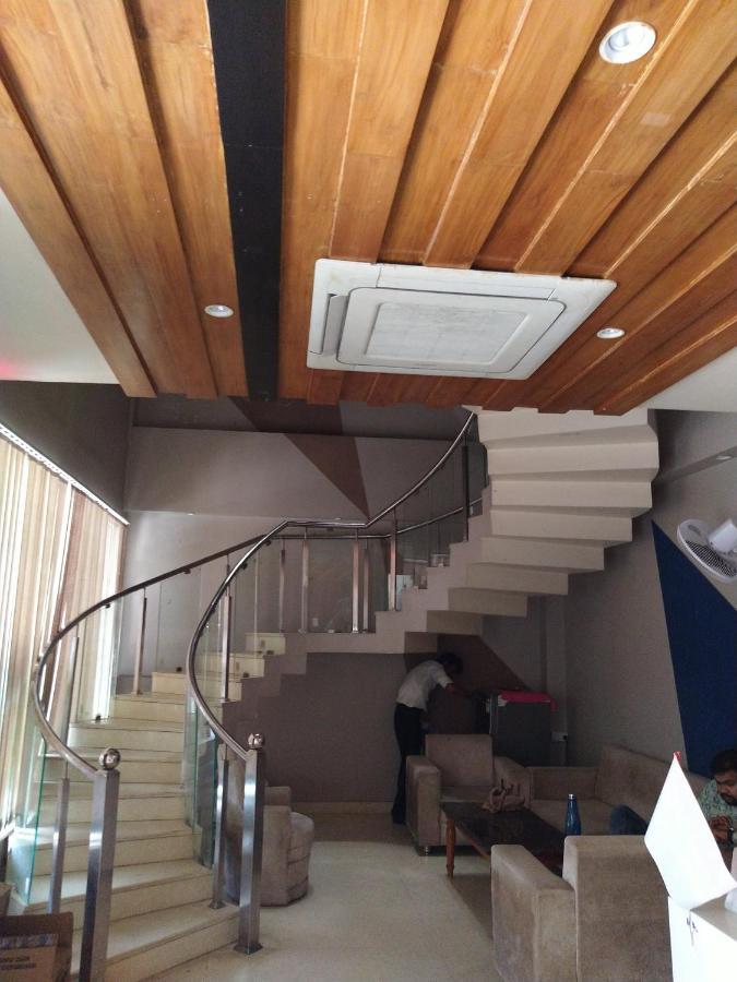 Hotel Megha Inn Lucknow Bagian luar foto