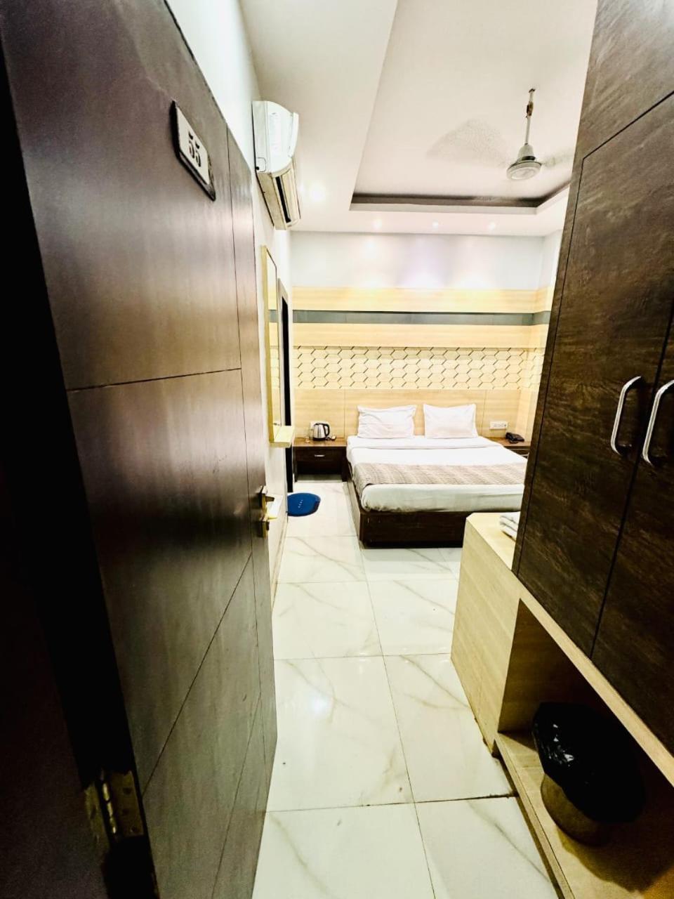 Hotel Megha Inn Lucknow Bagian luar foto