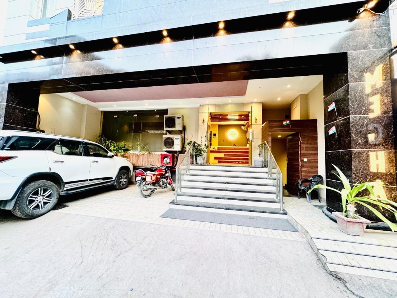 Hotel Megha Inn Lucknow Bagian luar foto