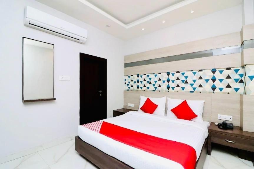 Hotel Megha Inn Lucknow Bagian luar foto