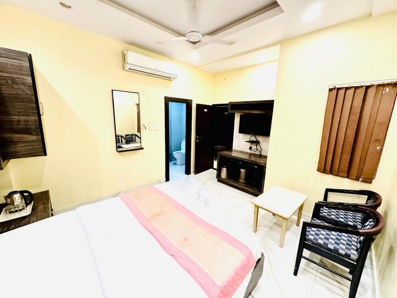 Hotel Megha Inn Lucknow Bagian luar foto